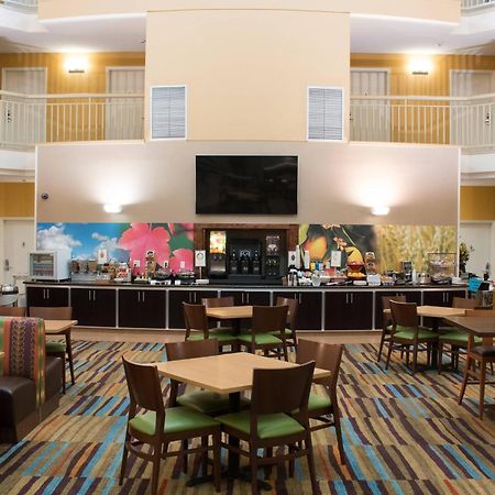 Fairfield Inn & Suites Oakland Хейуорд Экстерьер фото
