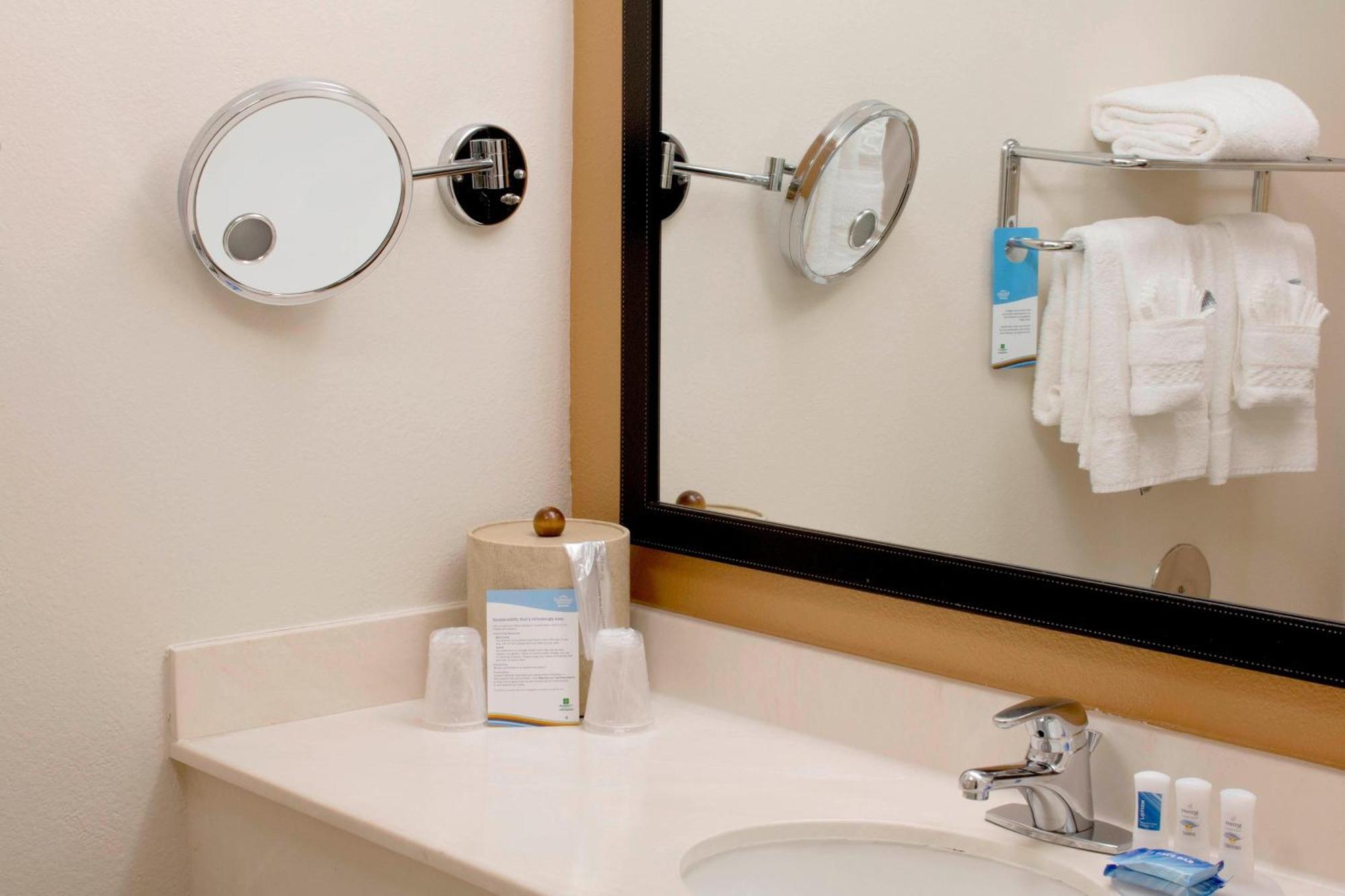 Fairfield Inn & Suites Oakland Хейуорд Экстерьер фото