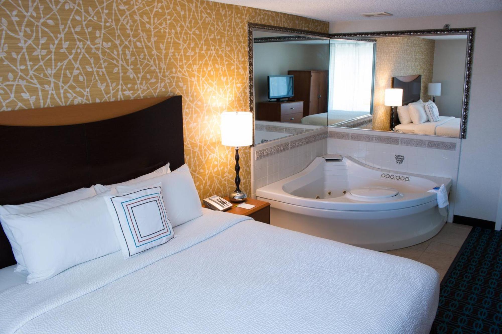 Fairfield Inn & Suites Oakland Хейуорд Экстерьер фото