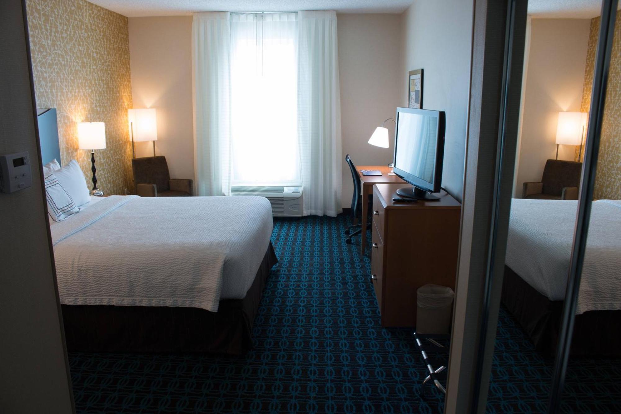 Fairfield Inn & Suites Oakland Хейуорд Экстерьер фото