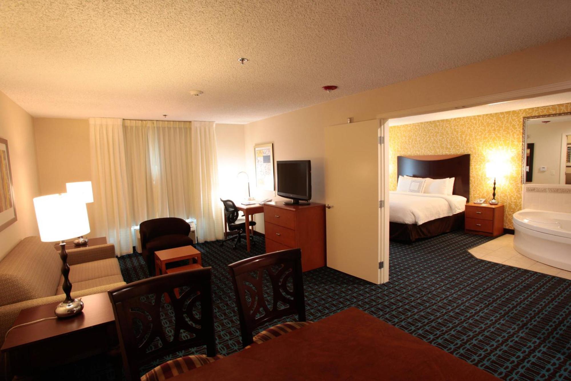 Fairfield Inn & Suites Oakland Хейуорд Экстерьер фото