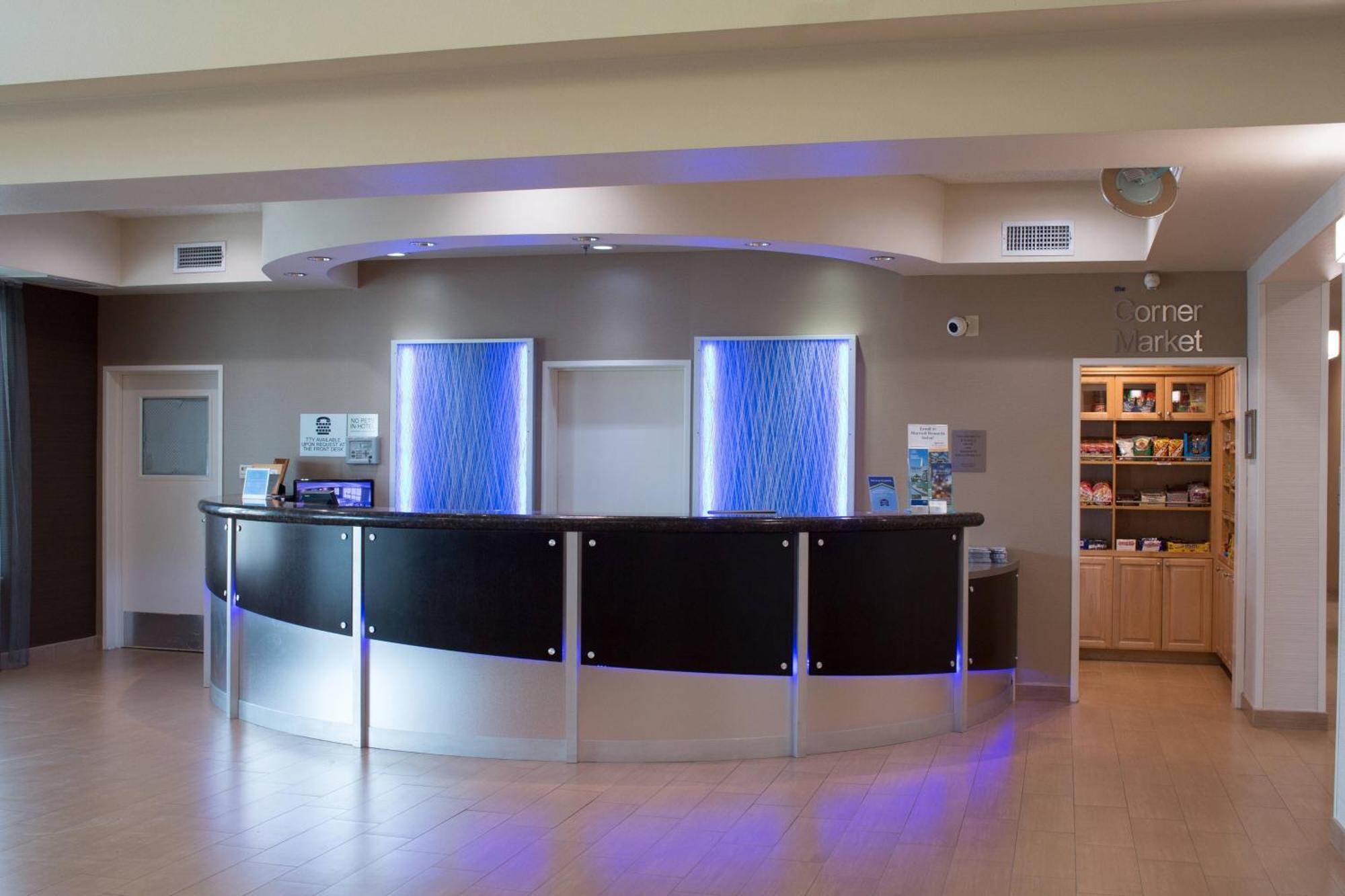 Fairfield Inn & Suites Oakland Хейуорд Экстерьер фото