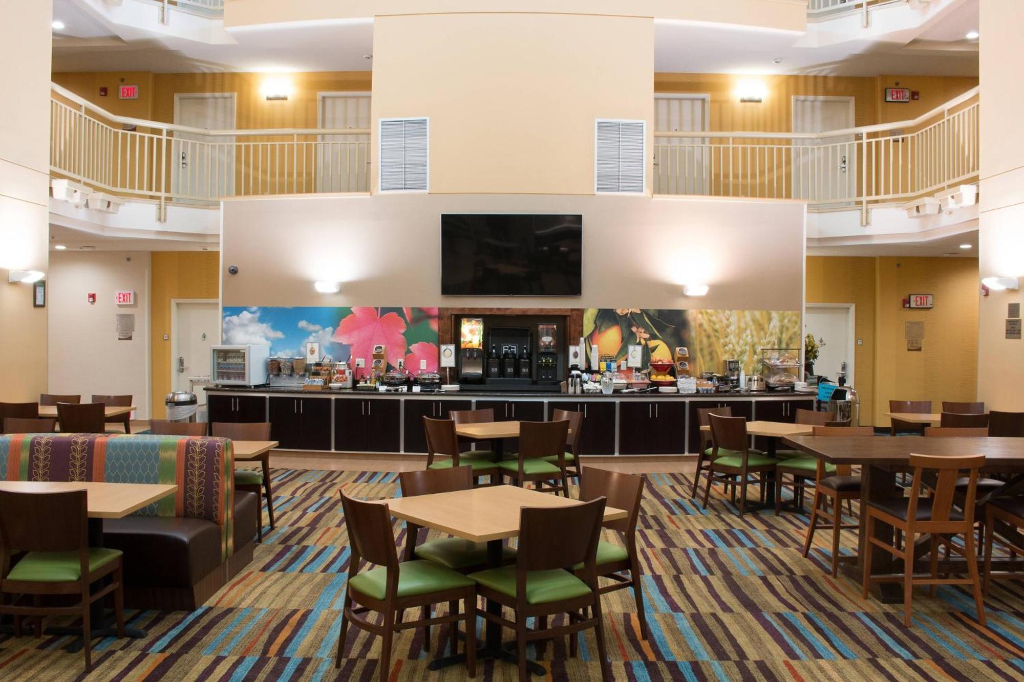 Fairfield Inn & Suites Oakland Хейуорд Экстерьер фото