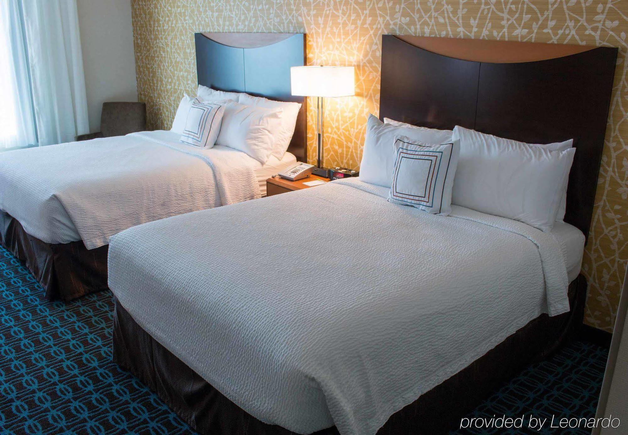 Fairfield Inn & Suites Oakland Хейуорд Экстерьер фото